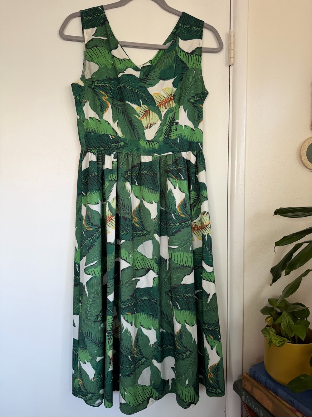 Green Tropical Leaf Print Sleeveless Midi Dress